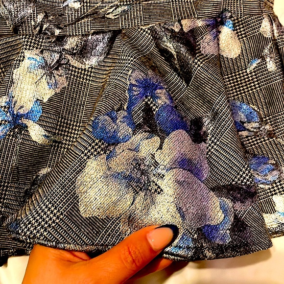 Black and White Plaid with Blue and Silver Floral Pencil Skirt Flared in Knee - Picture 3 of 4